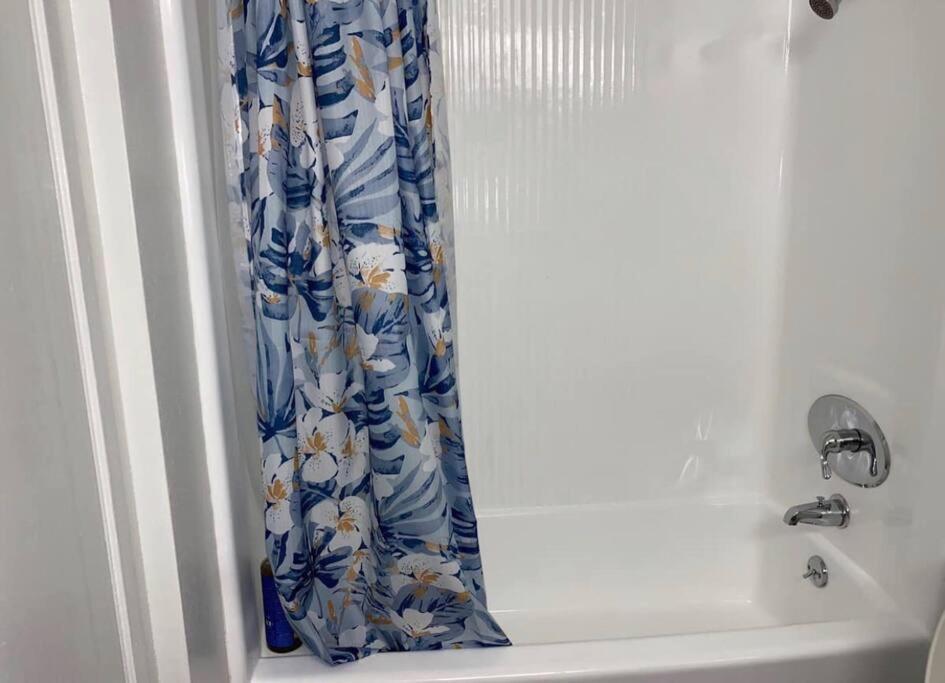 Big Comfy 2 Bedrooms 2 Baths Unit In Downtown La! *