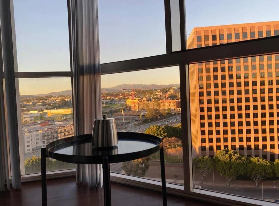 Big Comfy 2 Bedrooms 2 Baths Unit In Downtown La!