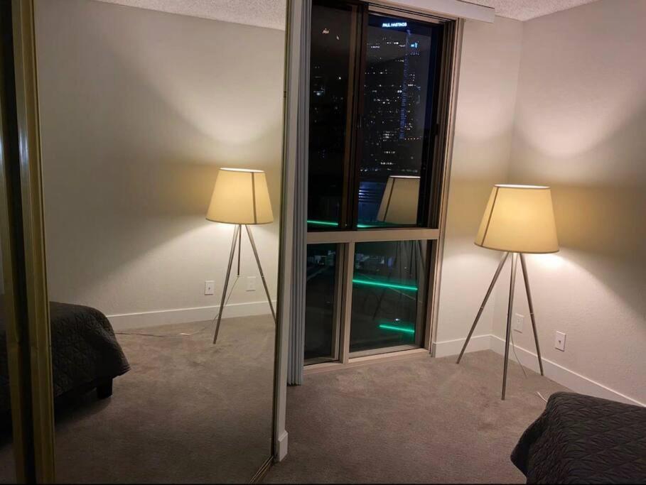 Big Comfy 2 Bedrooms 2 Baths Unit In Downtown La! * Los Angeles
